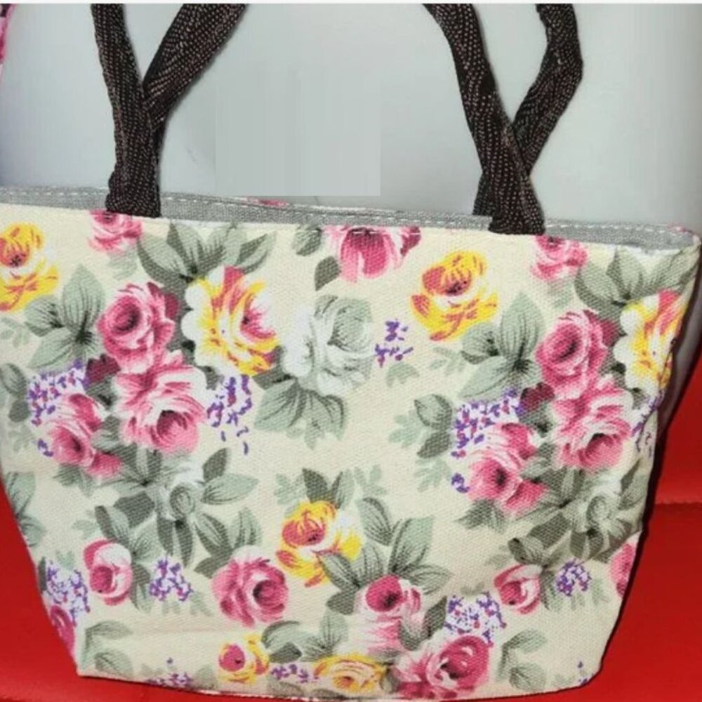 Make Up Bag. Canvas with zipper, floral design, 10 X 7 X 3 /NEW
